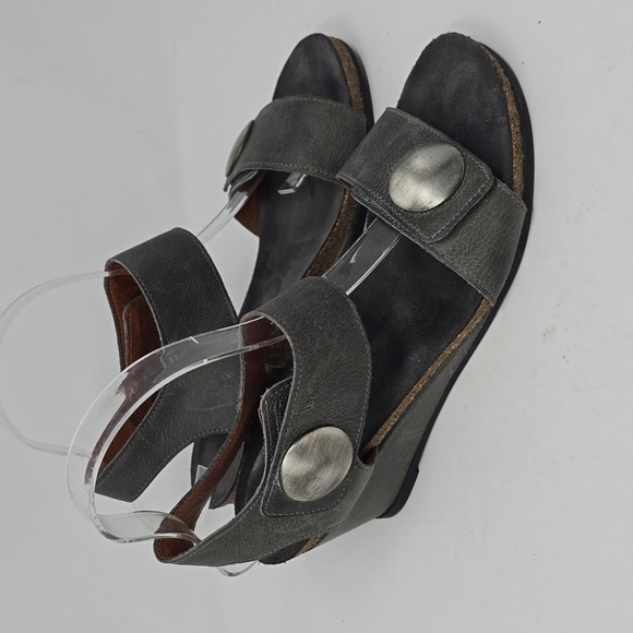 Taos Carousel Grey Leather Low Wedges Sandals Women's Size 9 - Picture 3 of 6